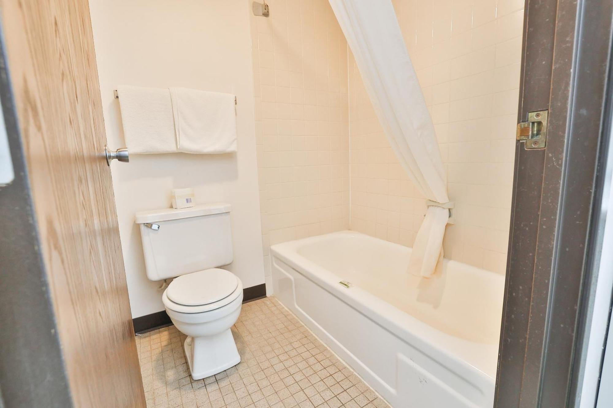 Hotel Oyo Mn, Canterbury Park