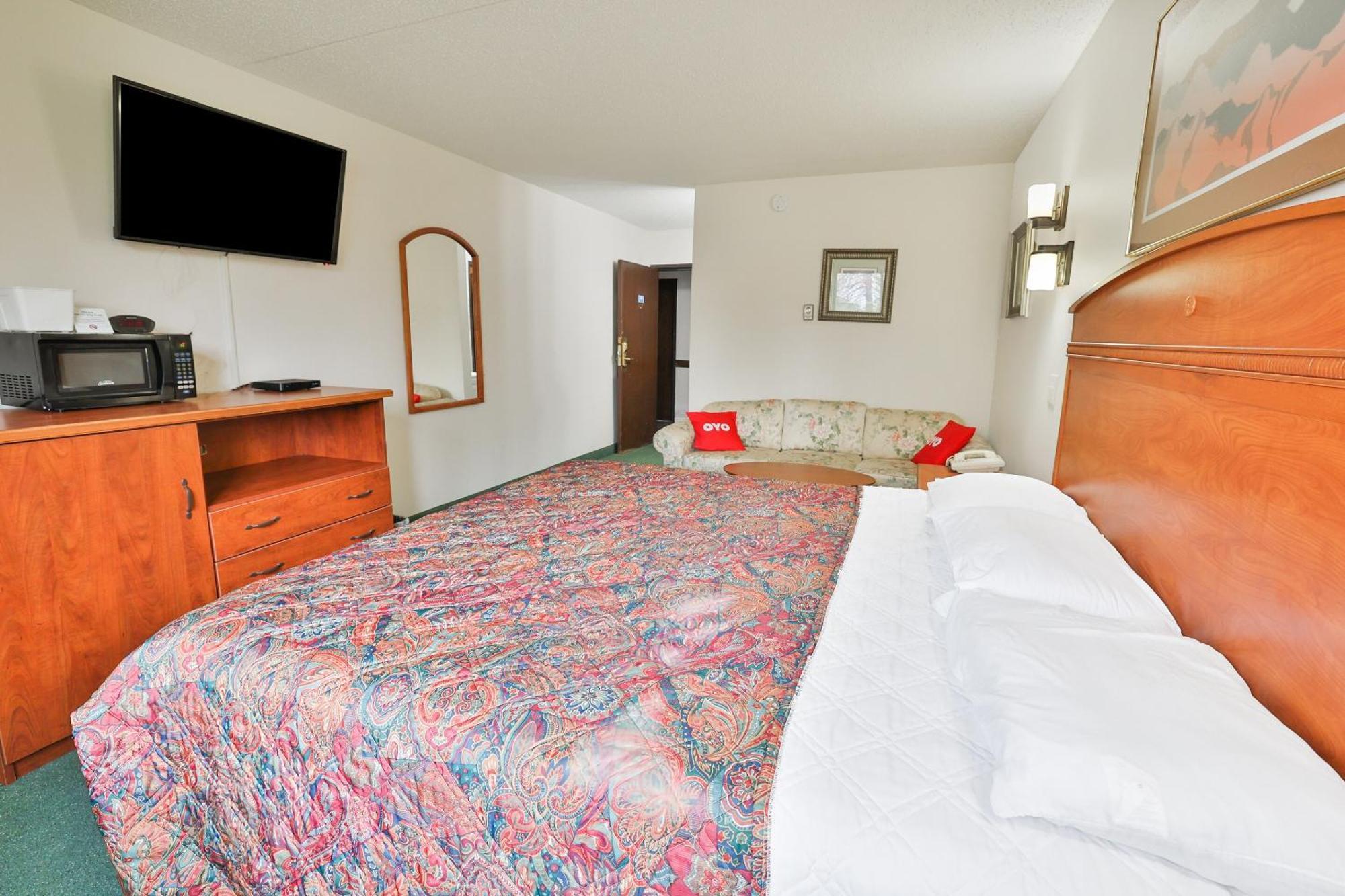 Hotel Oyo Mn, Canterbury Park