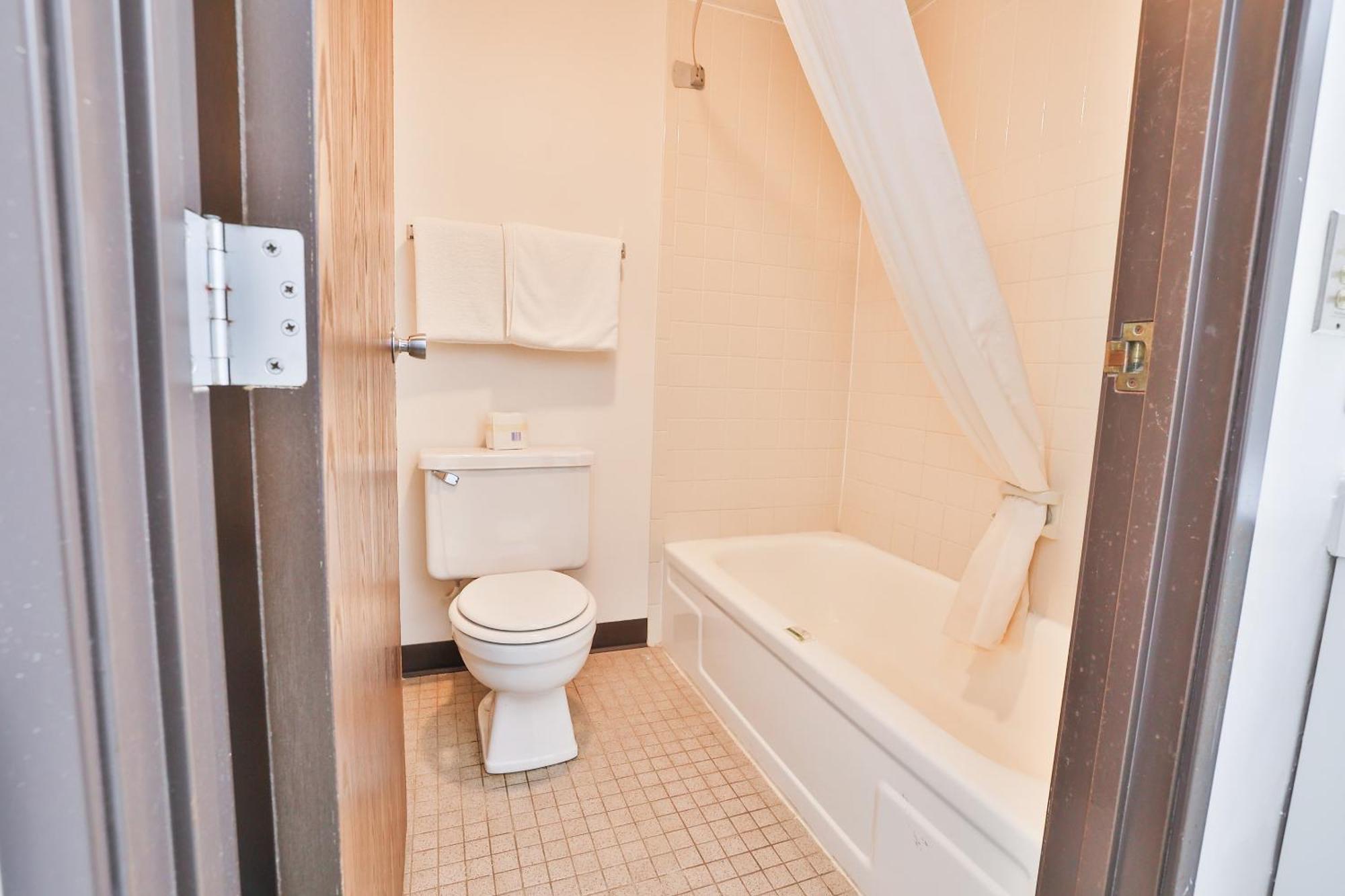 Hotel Oyo Mn, Canterbury Park