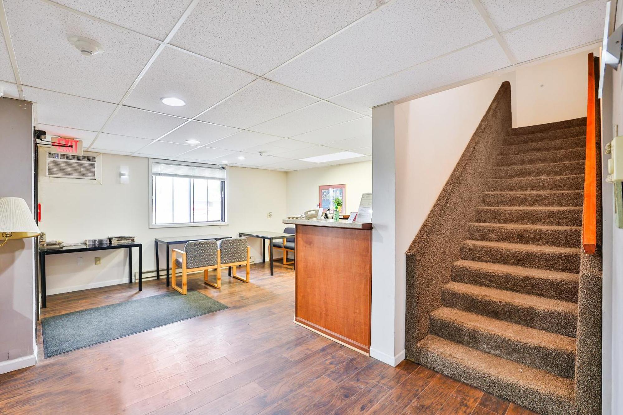 Oyo Mn, Canterbury Park Hotel Pipestone