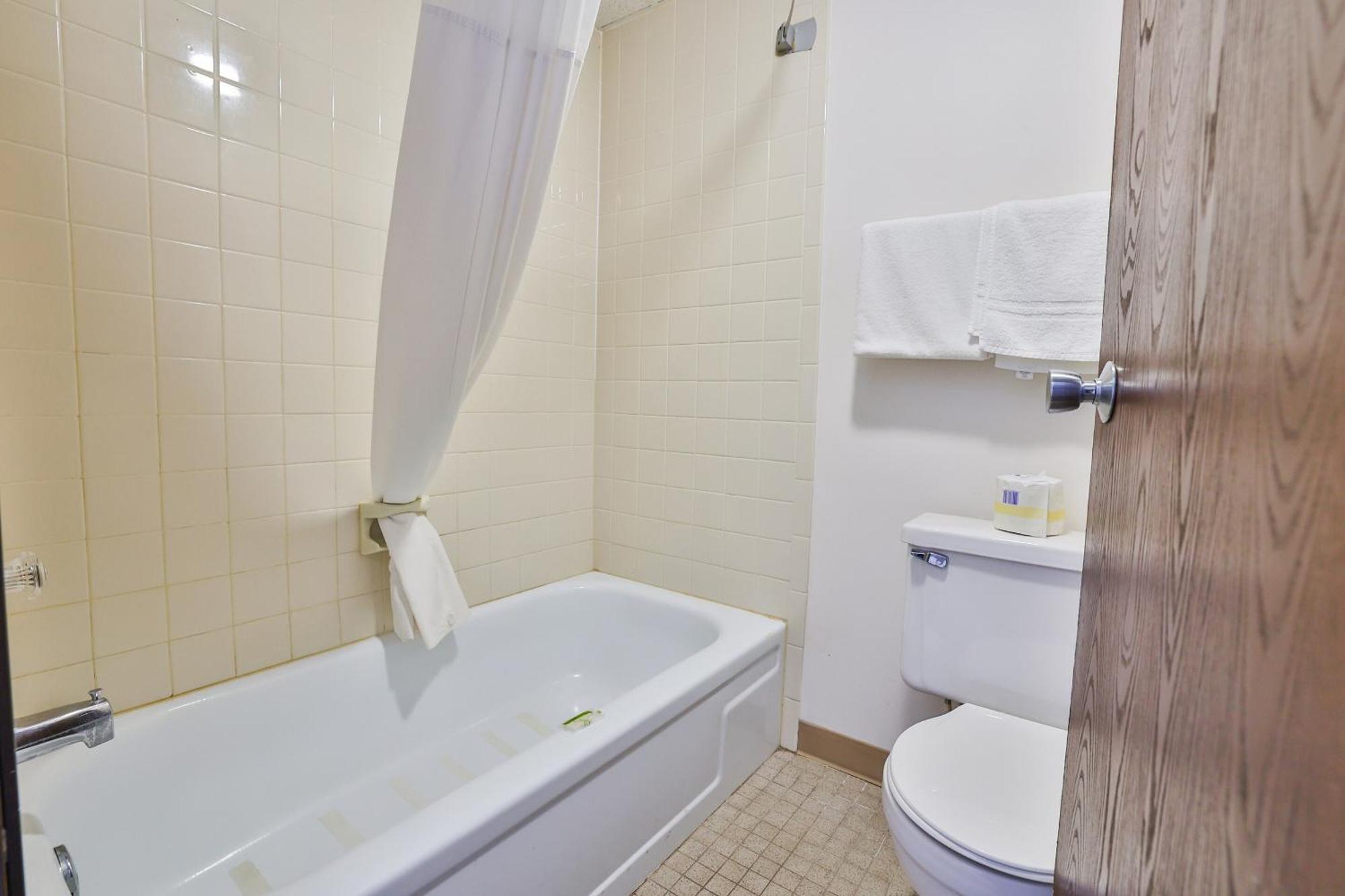 Hotel Oyo Mn, Canterbury Park Pipestone