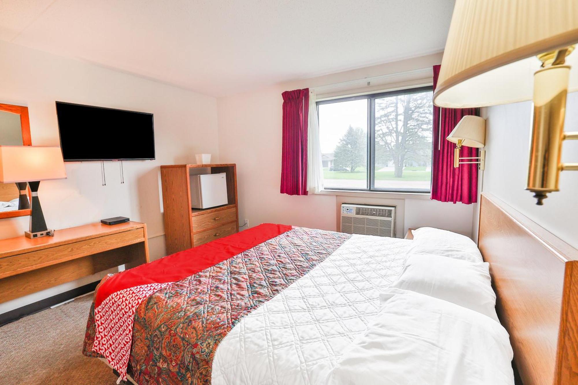 Hotel Oyo Mn, Canterbury Park Pipestone