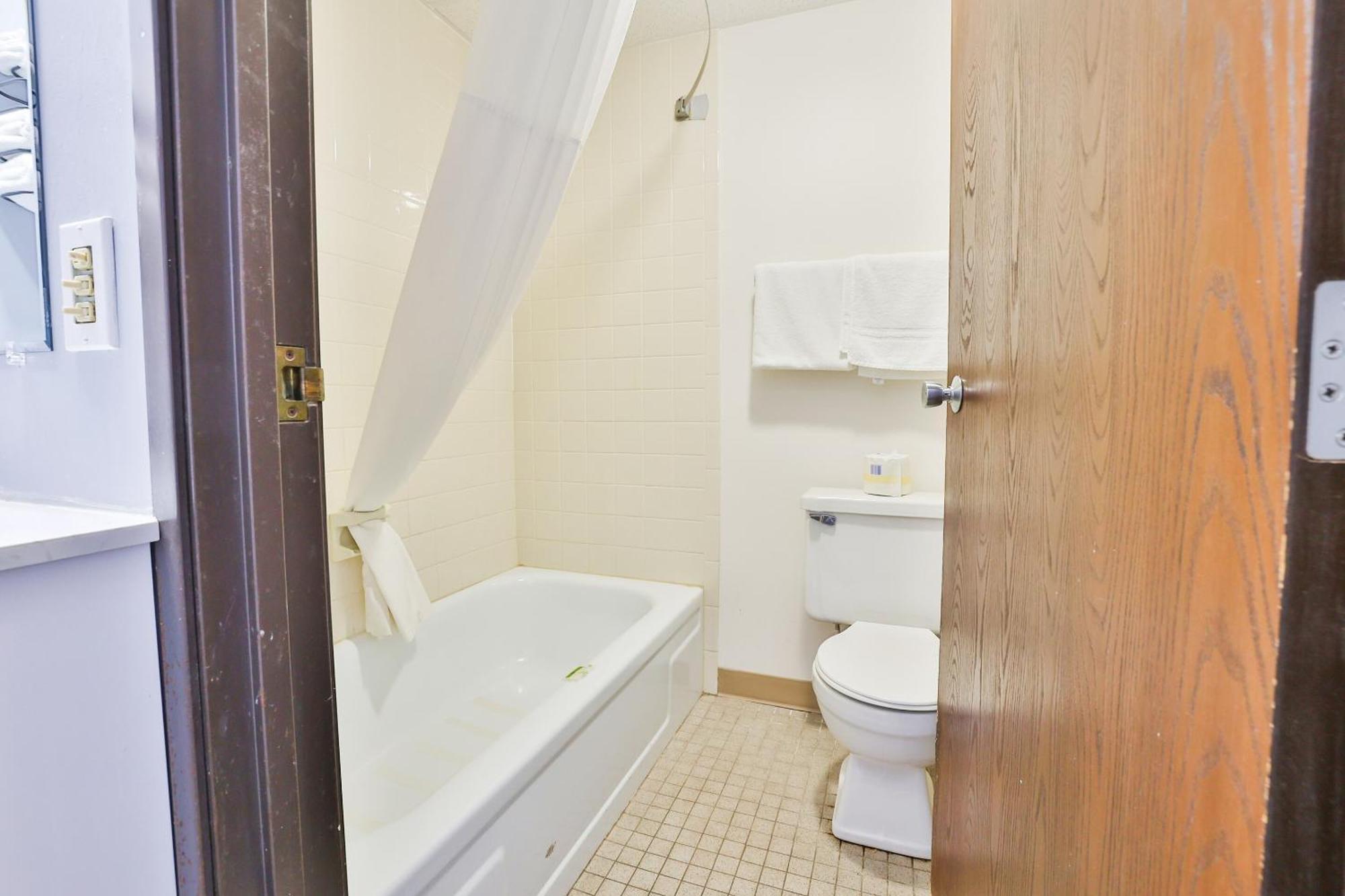 Hotel Oyo Mn, Canterbury Park 3*