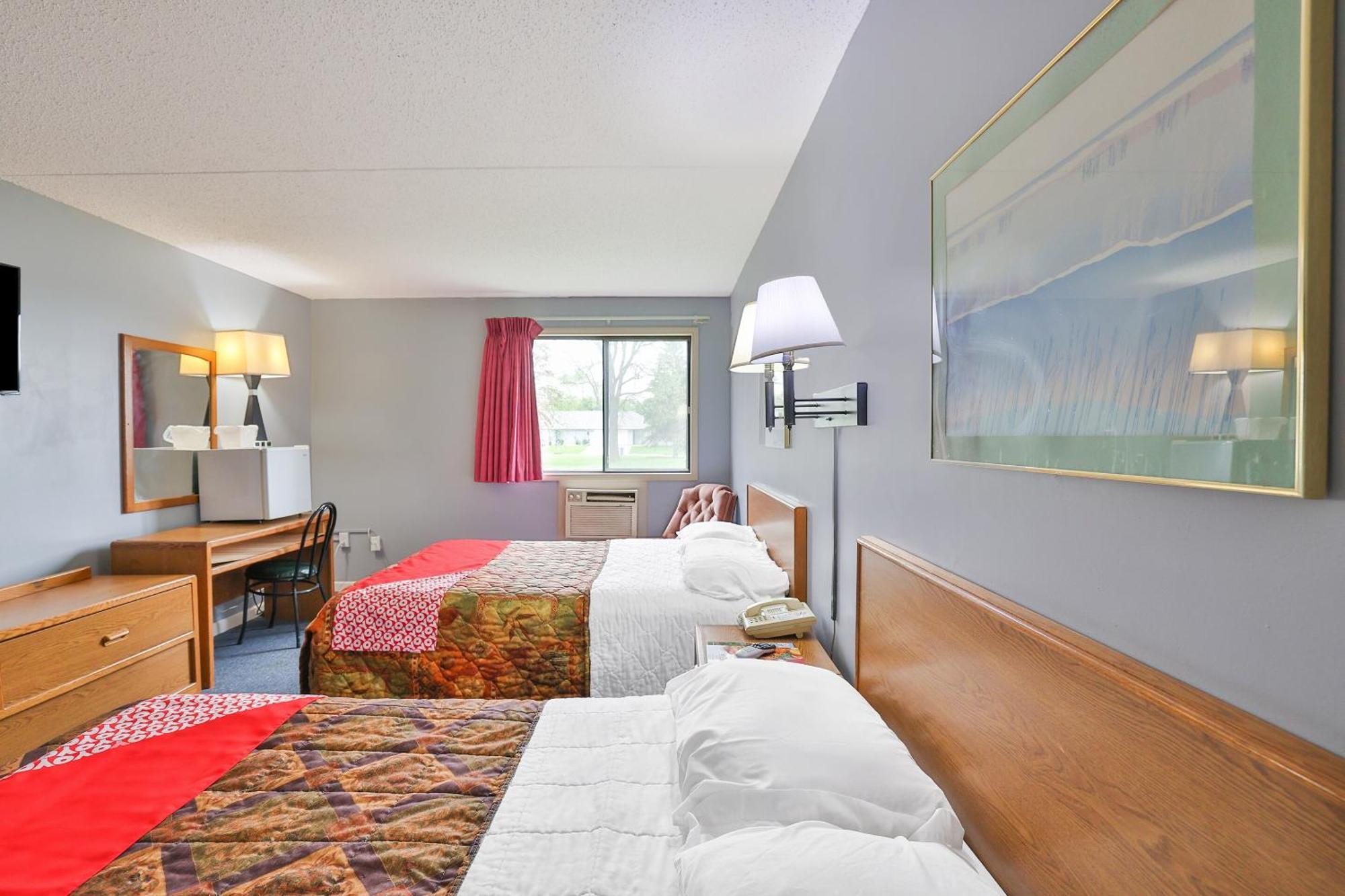 Oyo Mn, Canterbury Park Hotel