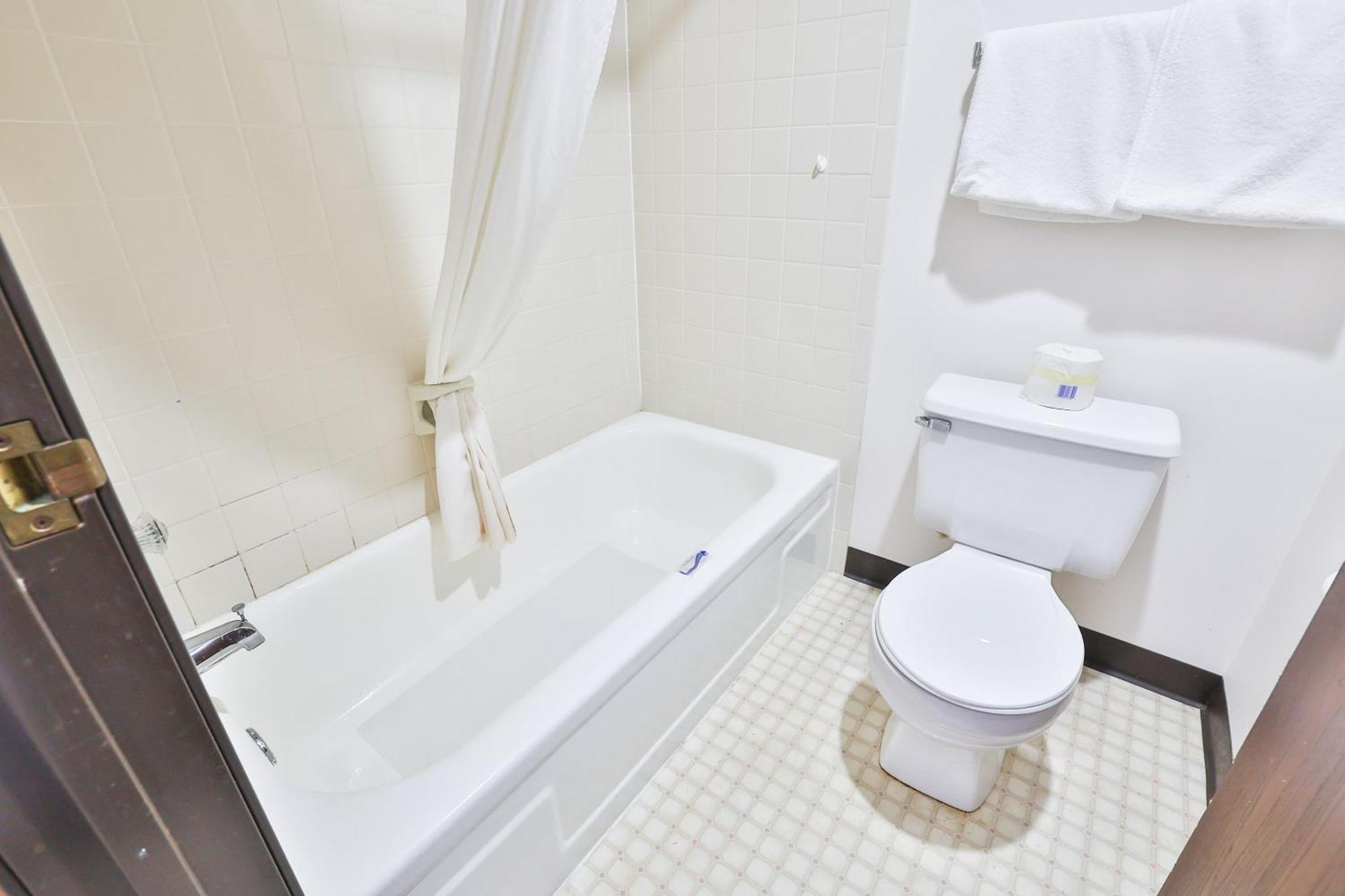 Hotel Oyo Mn, Canterbury Park 3*